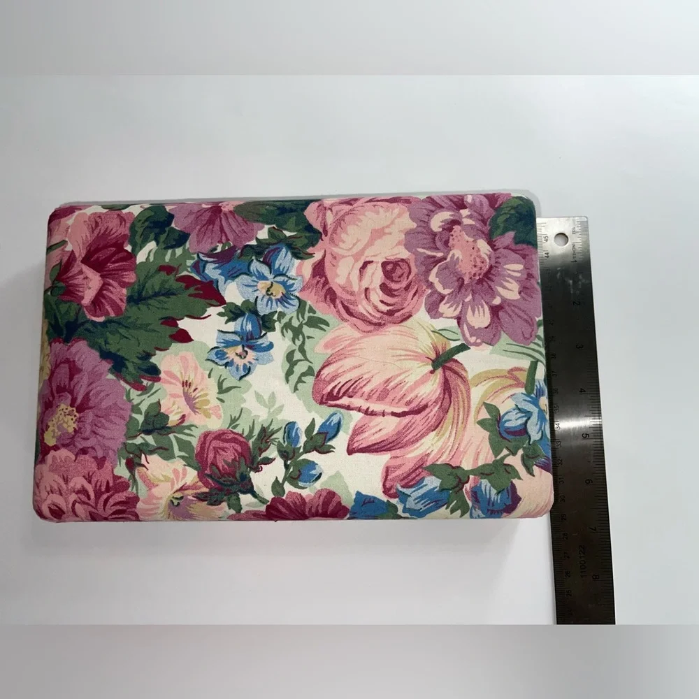 VINTAGE JEWELRY BOX WITH FLORAL DESIGN